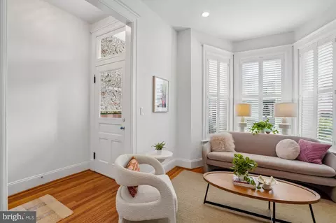 Entry Way - 914 C St NE, Washington, DC 20002 photo 1 of 8