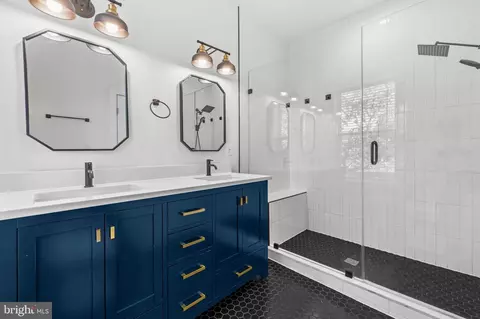Bath - 907 L St NE, Washington, DC 20002 photo 2 of 6