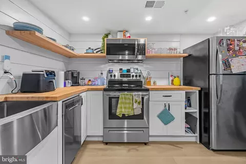Kitchen - 907 L St NE, Washington, DC 20002 photo 3 of 4