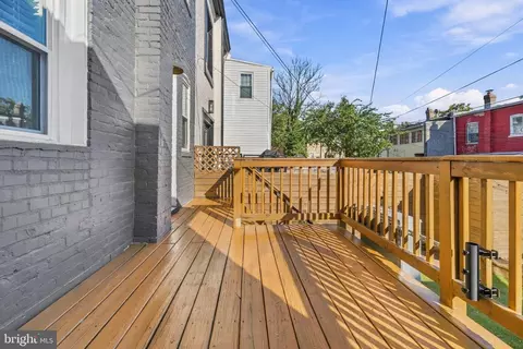 Exterior - 907 L St NE, Washington, DC 20002 photo 7 of 10