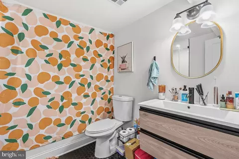 Bath - 907 L St NE, Washington, DC 20002 photo 6 of 6