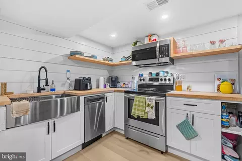 Kitchen - 907 L St NE, Washington, DC 20002 photo 4 of 4