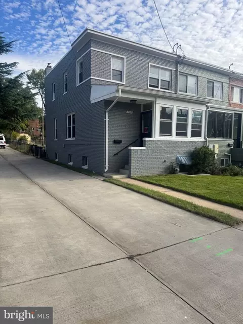 704 Buchanan St NE, Washington, DC 20017