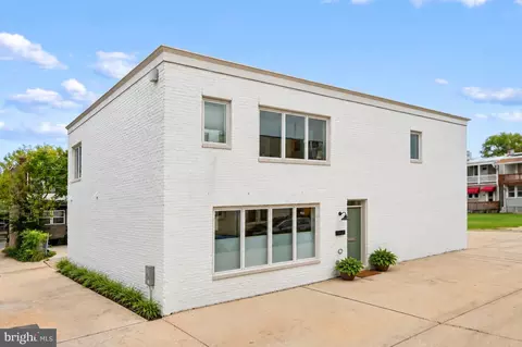 Exterior - 1818 Independence Aly SE, Washington, DC 20003 photo 3 of 6