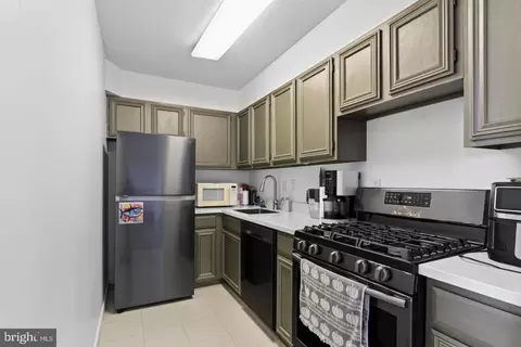 Kitchen - 1245 4th St SW #E606, Washington, DC 20024 photo 1 of 1