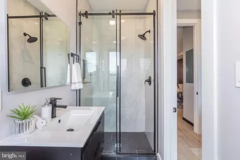 Bath - 1332 G St SE #3, Washington, DC 20003 photo 6 of 8