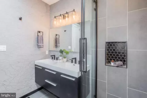 Bath - 1332 G St SE #3, Washington, DC 20003 photo 5 of 8