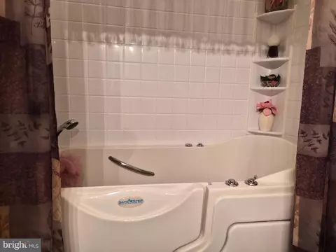 Bath - Undisclosed, Washington, DC 20001 photo 2 of 2