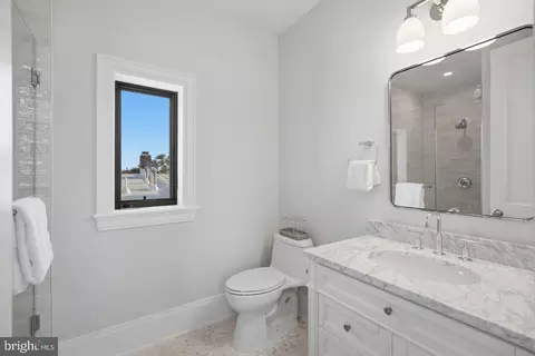 Bath - 626 A St NE, Washington, DC 20002 photo 5 of 6