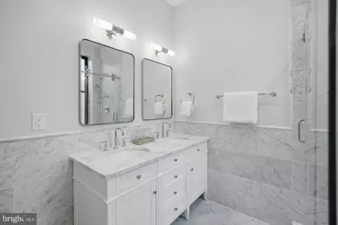 Bath - 626 A St NE, Washington, DC 20002 photo 3 of 6