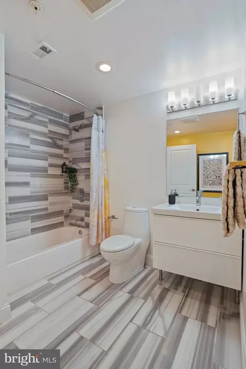 Bath - 1716 NE 3rd St NE #B, Washington, DC 20002 photo 1 of 3