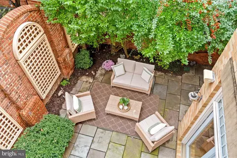 Exterior - 2995 38th St NW, Washington, DC 20016 photo 2 of 5