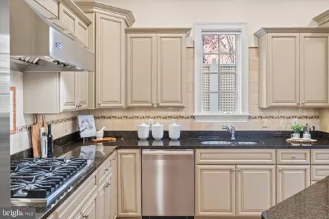 Kitchen - 2995 38th St NW, Washington, DC 20016 photo 3 of 5