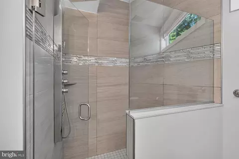 Bath - 2126 3rd St NE #B, Washington, DC 20002 photo 2 of 2