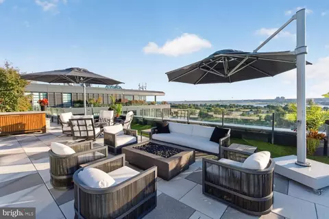 45 Sutton Sq SW #PH01, Washington, DC 20024