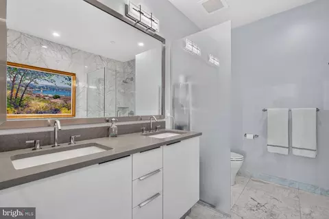 Bath - 45 Sutton Sq SW #PH01, Washington, DC 20024 photo 4 of 5