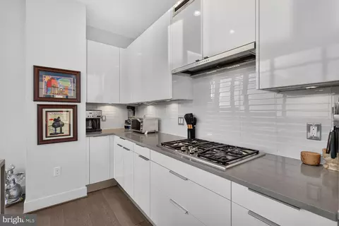 Kitchen - 45 Sutton Sq SW #PH01, Washington, DC 20024 photo 4 of 6