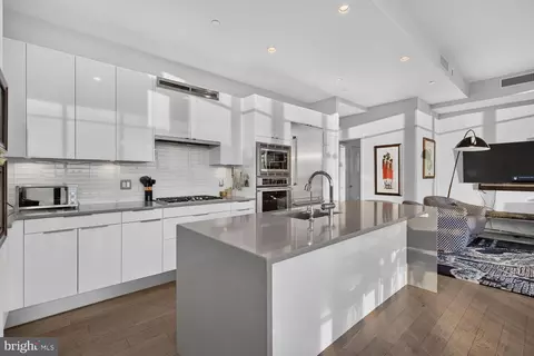 Kitchen - 45 Sutton Sq SW #PH01, Washington, DC 20024 photo 5 of 6