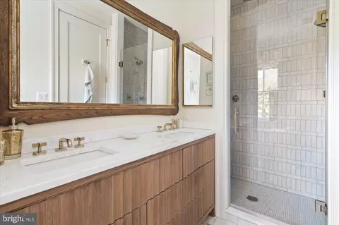 Bath - 2733 P St NW, Washington, DC 20007 photo 2 of 6