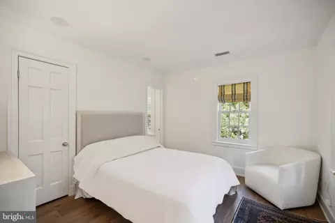 Bedroom - 2411 Tracy Pl NW, Washington, DC 20008 photo 4 of 4
