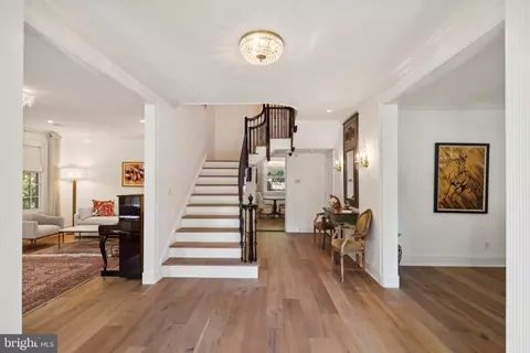 Entry Way - 2411 Tracy Pl NW, Washington, DC 20008 photo 2 of 5