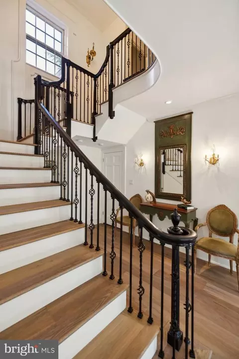 Entry Way - 2411 Tracy Pl NW, Washington, DC 20008 photo 3 of 5