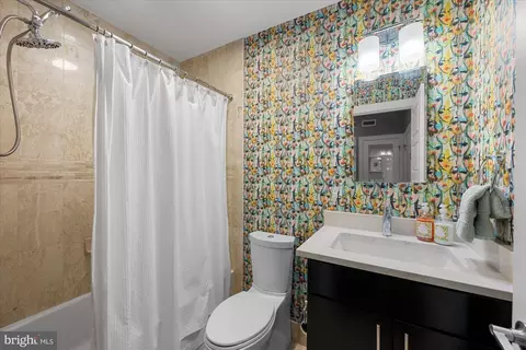 Bath - 1508 R St NW #2, Washington, DC 20009 photo 2 of 2