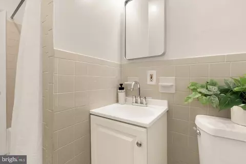 Bath - 31 Florida Ave NE, Washington, DC 20002 photo 2 of 4