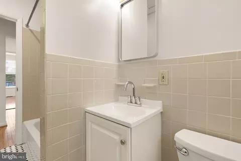 Bath - 31 Florida Ave NE, Washington, DC 20002 photo 3 of 4