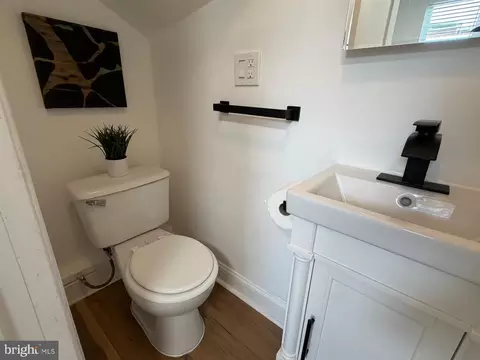 Bath - 1820 L St NE, Washington, DC 20002 photo 1 of 2