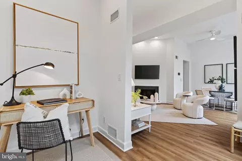 Entry Way - 141 12th St NE #9, Washington, DC 20002 photo 2 of 5