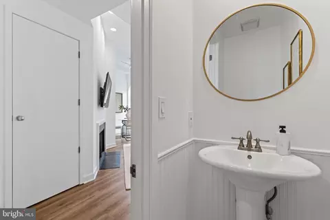 Entry Way - 141 12th St NE #9, Washington, DC 20002 photo 4 of 5