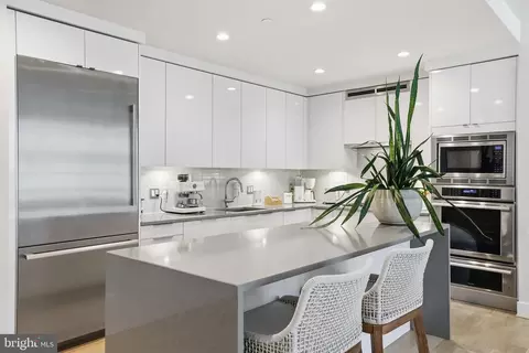 Kitchen - 45 Sutton Sq SW #706, Washington, DC 20024 photo 3 of 5