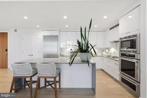 Kitchen - 45 Sutton Sq SW #706, Washington, DC 20024 photo 4 of 5