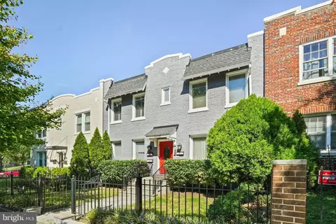1102 Holbrook Ter NE #3, Washington, DC 20002