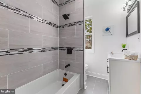 Entry Way - 914 5th St NE, Washington, DC 20002 photo 11 of 12