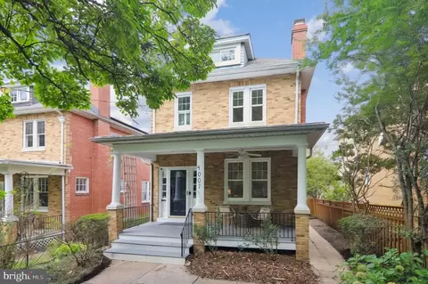 4007 Fessenden St NW, Washington, DC 20016