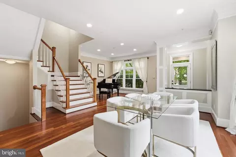 4462 Macarthur Blvd NW, Washington, DC 20007