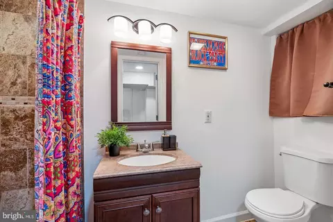 Bath - 3922 Q St SE, Washington, DC 20020 photo 4 of 5