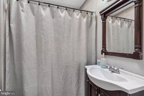 Bath - 3922 Q St SE, Washington, DC 20020 photo 3 of 5