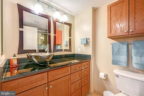 Bath - 616 NW E NW #1150, Washington, DC 20004 photo 3 of 5