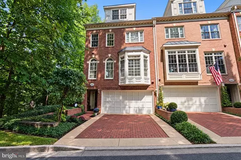 3915 Hillandale Ct NW, Washington, DC 20007
