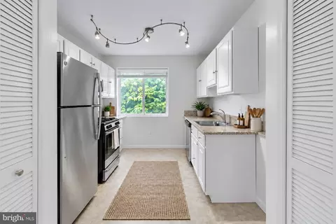 Kitchen - 4212 Benning Rd NE #6, Washington, DC 20019 photo 4 of 5