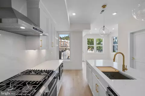 Entry Way - 220 V St NE, Washington, DC 20002 photo 2 of 10