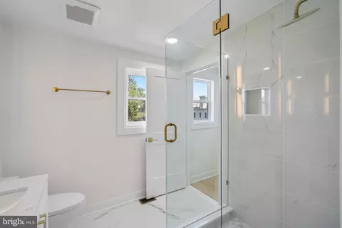 Bath - 220 V St NE, Washington, DC 20002 photo 1 of 5