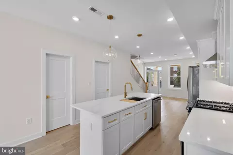 Entry Way - 220 V St NE, Washington, DC 20002 photo 3 of 10
