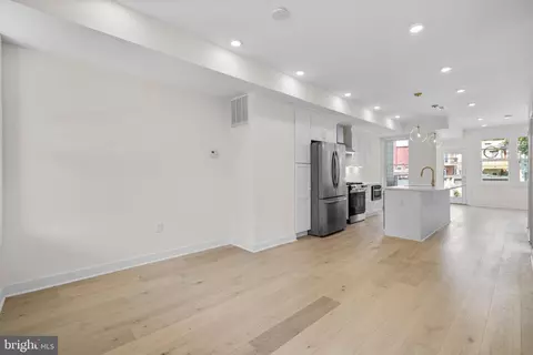 Living - 220 V St NE, Washington, DC 20002 photo 1 of 3