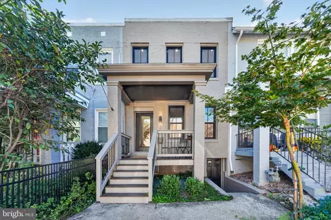 219 Douglas St NE, Washington, DC 20002