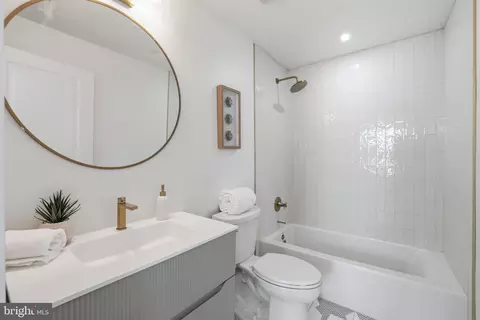 Bath - 1124 Florida Ave NE #507, Washington, DC 20002 photo 1 of 2