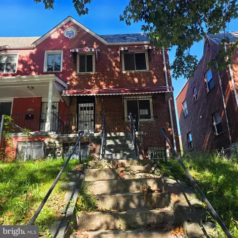 530 Oakwood St SE, Washington, DC 20032